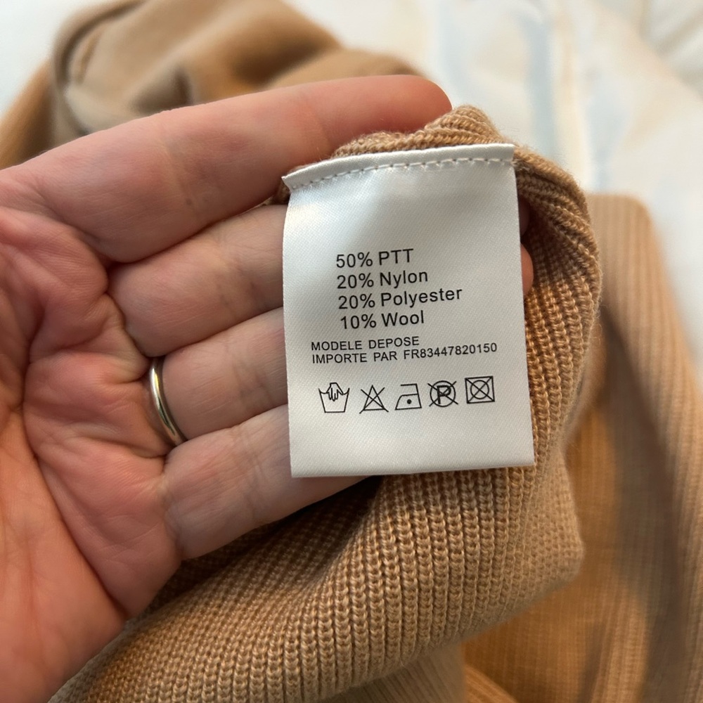 Christina Paris Camel Knit pullover vest with hood. Sleeveless. Size M/L NWT - Picture 4 of 4
